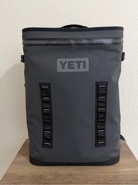 Yeti Hopper Backflip 24 Charcoal Portable Soft Backpack Cooler/Straps/Black